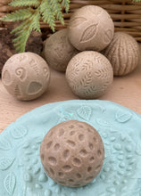 Lade das Bild in den Galerie-Viewer, Roll Around – Nature - Natur