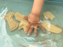 Lade das Bild in den Galerie-Viewer, Graben & Entdecken – Triceratops & Spinosaurus