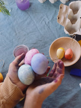 Lade das Bild in den Galerie-Viewer, Baumschmuck: Sunrise Eggs (Ostereier)