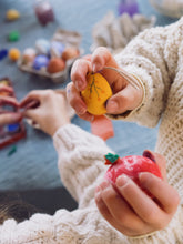 Lade das Bild in den Galerie-Viewer, Baumschmuck: Sunrise Eggs (Ostereier)