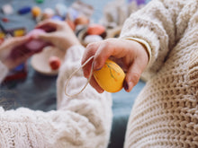 Lade das Bild in den Galerie-Viewer, Baumschmuck: Sunrise Eggs (Ostereier)