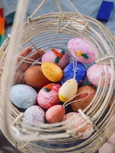 Lade das Bild in den Galerie-Viewer, Baumschmuck: Sunrise Eggs (Ostereier)