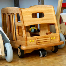 Lade das Bild in den Galerie-Viewer, Camper - Natur