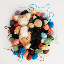 Lade das Bild in den Galerie-Viewer, Cozy Dinkums - Tabby Cat - Jinx