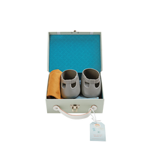 Lade das Bild in den Galerie-Viewer, Dinkum Dolls Reiseoutfit - Salbeigrün