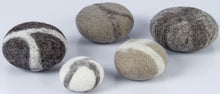Lade das Bild in den Galerie-Viewer, Filzkieselstein-Set