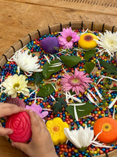 Lade das Bild in den Galerie-Viewer, Blumensteine - Sensory Play Stones - Flowers
