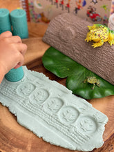 Lade das Bild in den Galerie-Viewer, Let’s Roll – Nursery Rhymes - Kinderreime
