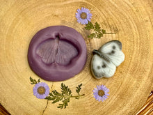 Lade das Bild in den Galerie-Viewer, Schmetterlinge - Butterflies – Sensory Play Stones
