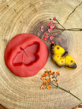 Lade das Bild in den Galerie-Viewer, Schmetterlinge - Butterflies – Sensory Play Stones
