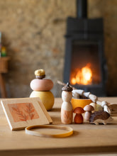 Lade das Bild in den Galerie-Viewer, Hello Autumn - Box von Grapat &amp; Ostheimer
