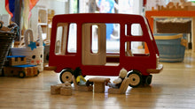 Lade das Bild in den Galerie-Viewer, Camper - Rot
