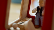 Lade das Bild in den Galerie-Viewer, Camper - Rot
