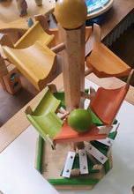 Laden und Abspielen von Videos im Galerie-Viewer, Kugelbahn Treppen-Kugelturm
